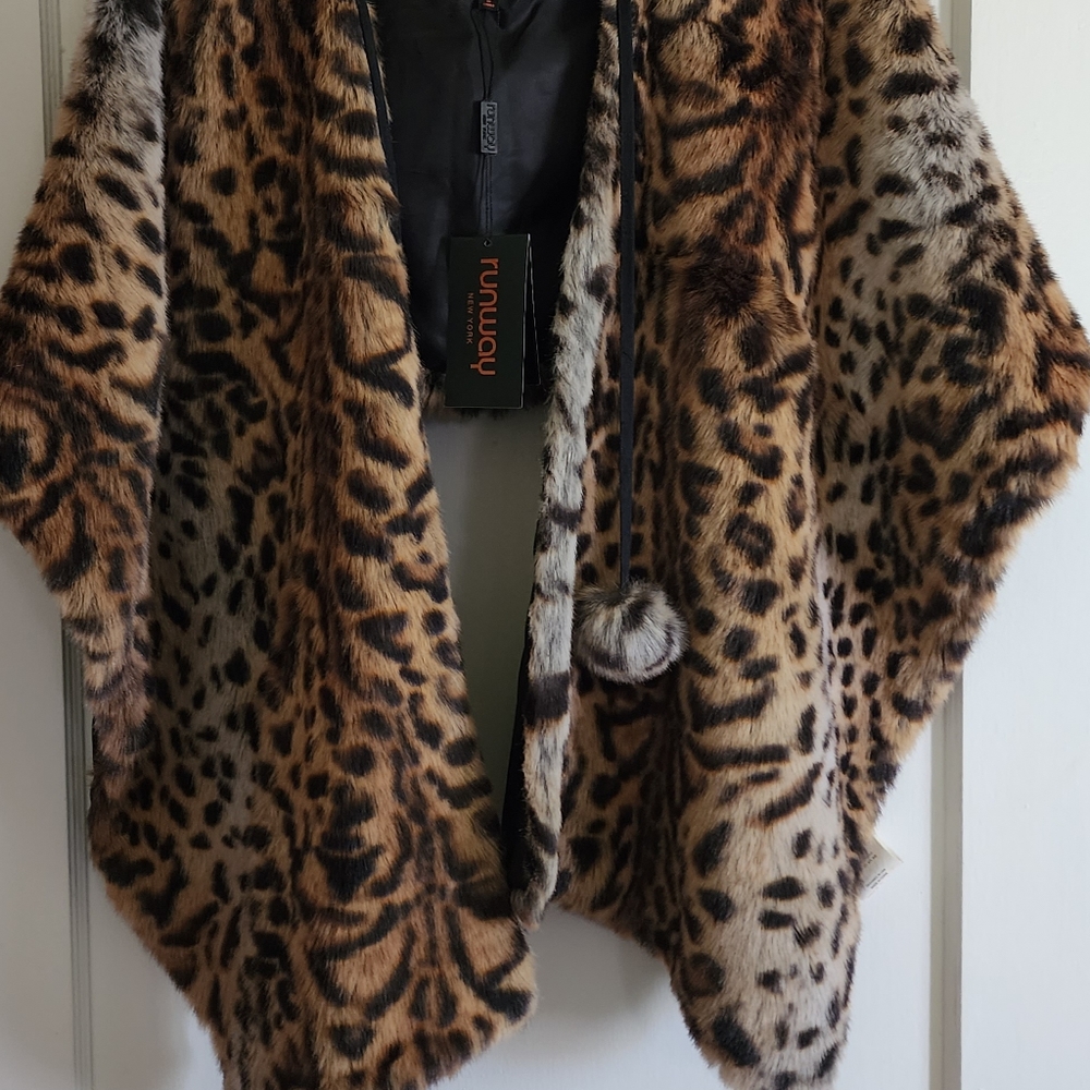 Leopard ๐ Half cape - Picture 3 of 3